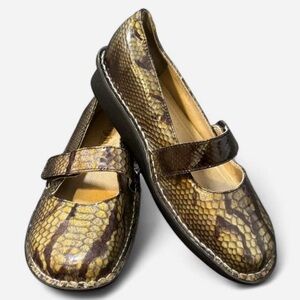 Alegria Snakeskin Pattern Mary Jane Flats, size 8.5